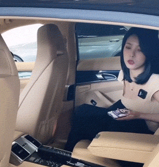 擦邊直播賣車網上比比皆是。 新汽車志