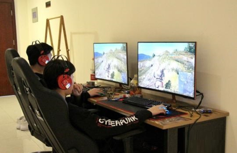 青少年很容易入住電競酒店。