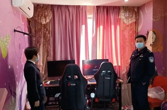 粉紅色的裝飾，有情趣情調。