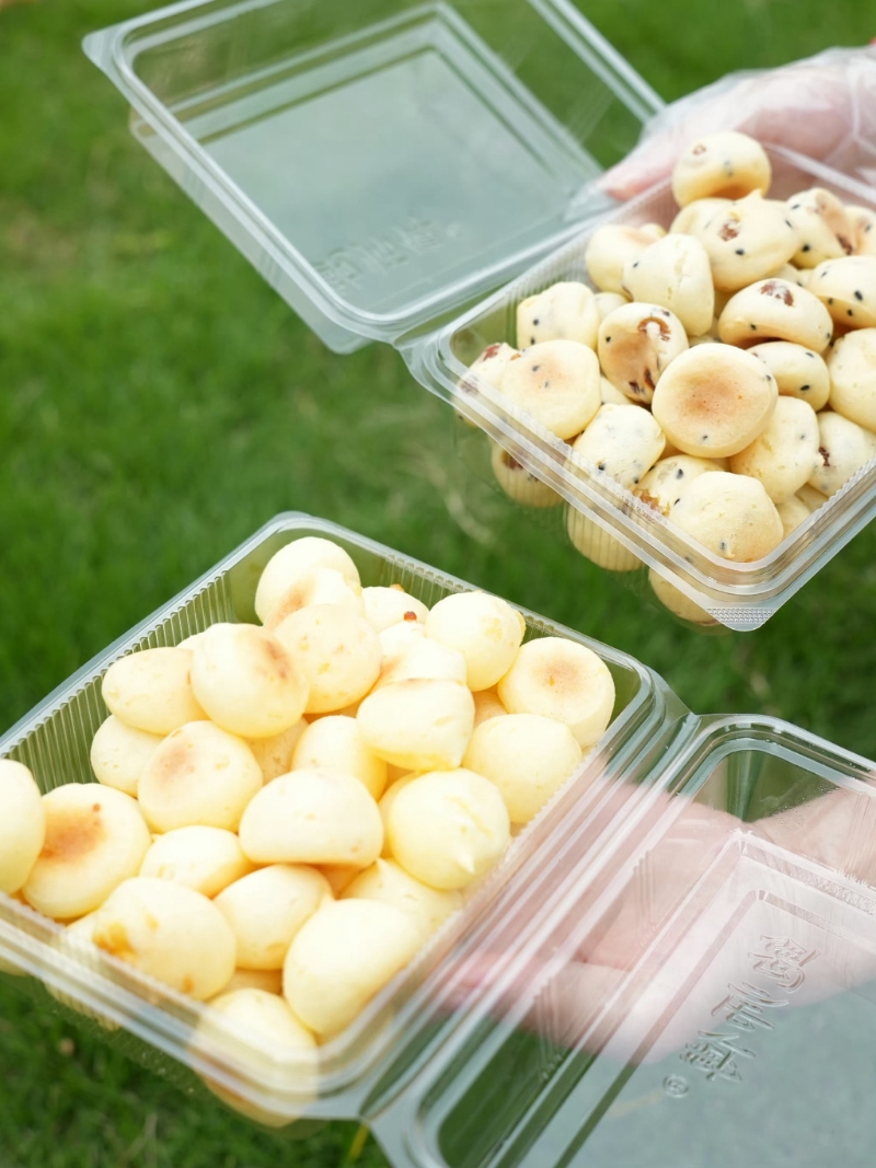 鮑師傅出品還有黑芝麻提子麻薯（圖右）及麻薯。（圖片來自鮑師傅微博）