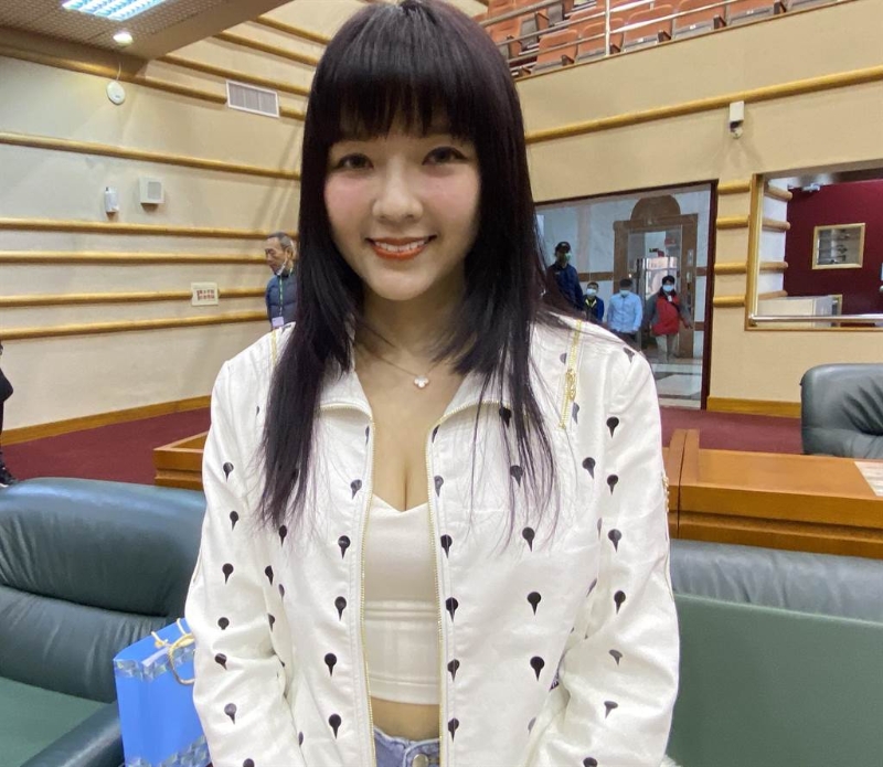 &ldquo;爆乳裝&rdquo;