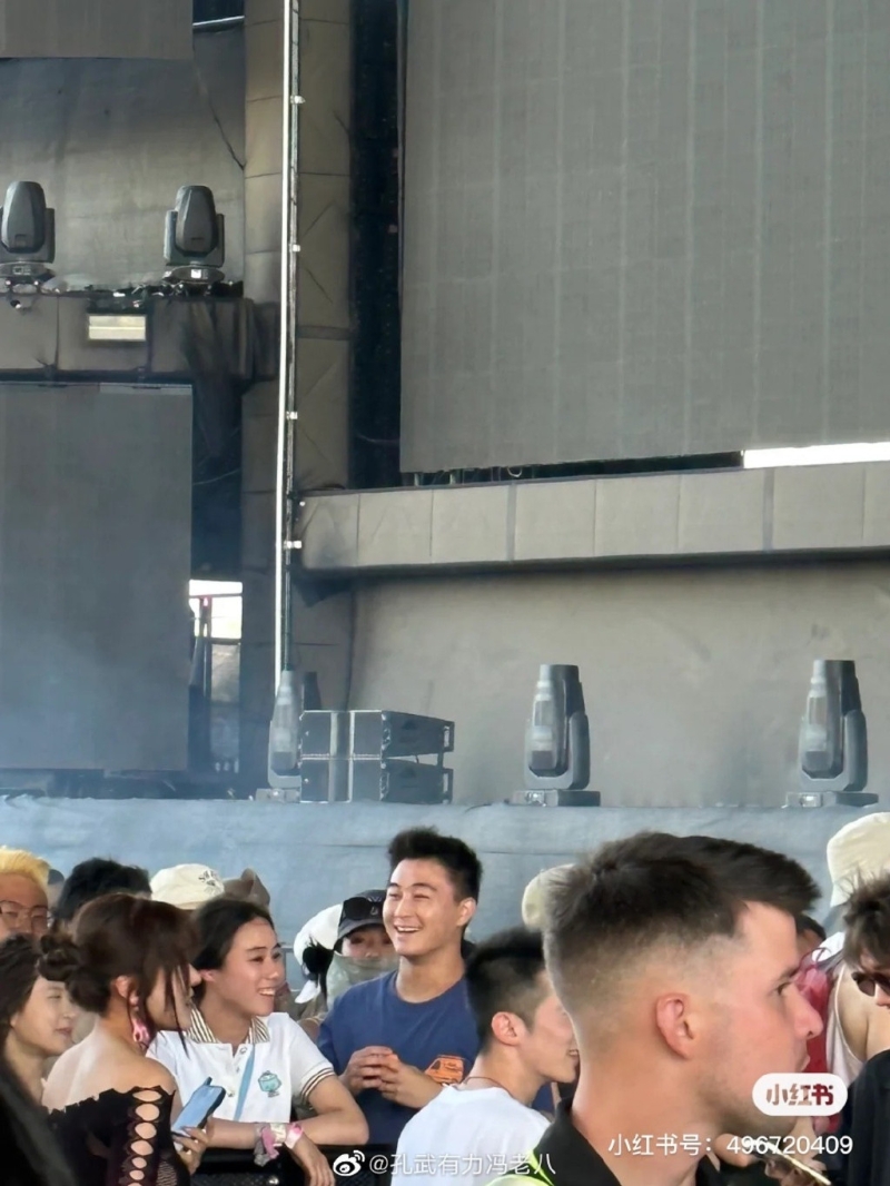 何超欣看演唱會