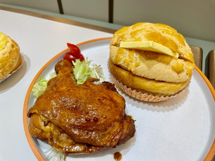 瑞士汁雞脾配菠蘿油