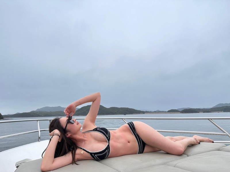 莊鍶敏公開火辣三點式泳照