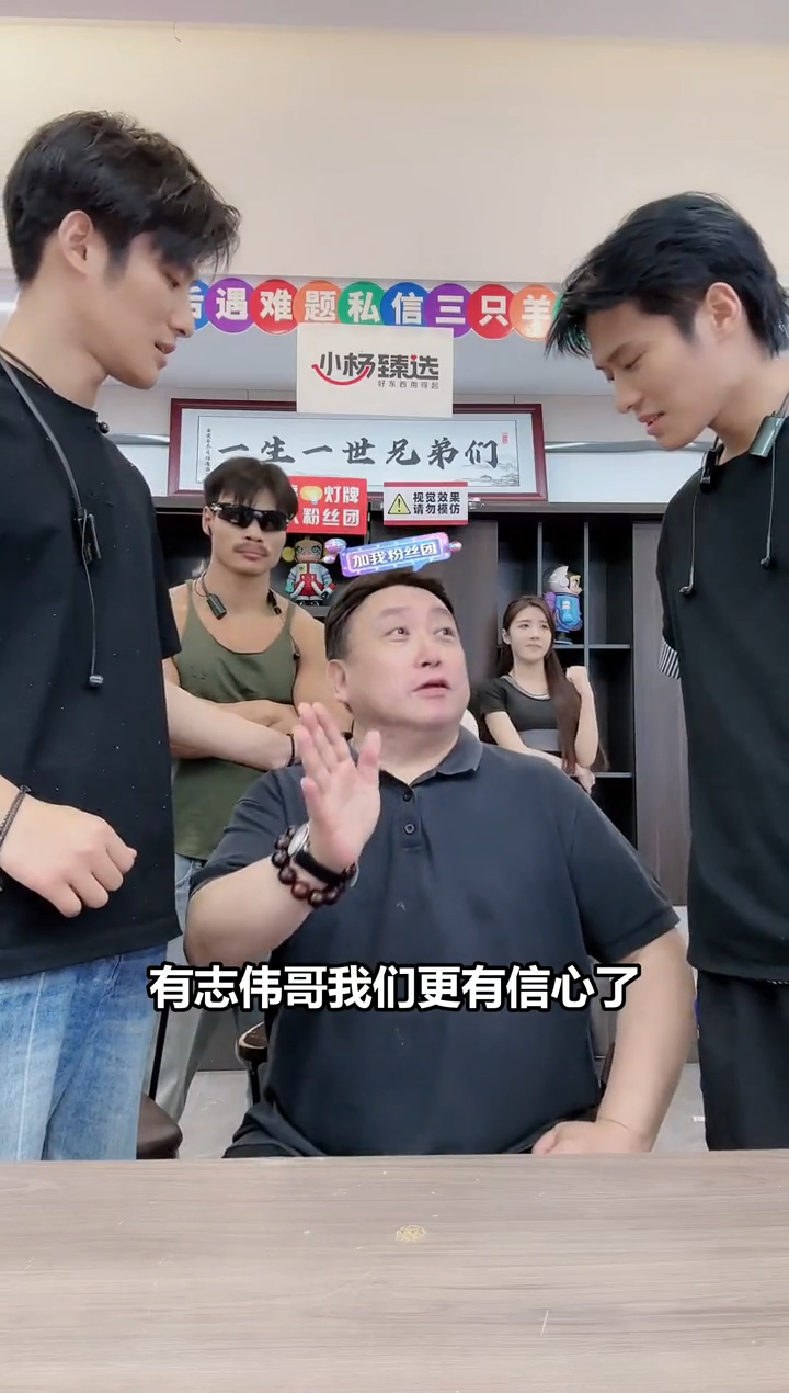 王晶攜同女兒王子涵亮相 王晶攜同女兒王子涵亮相