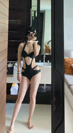 身材高挑的董女身形如模特兒 身材高挑的董女身形如模特兒