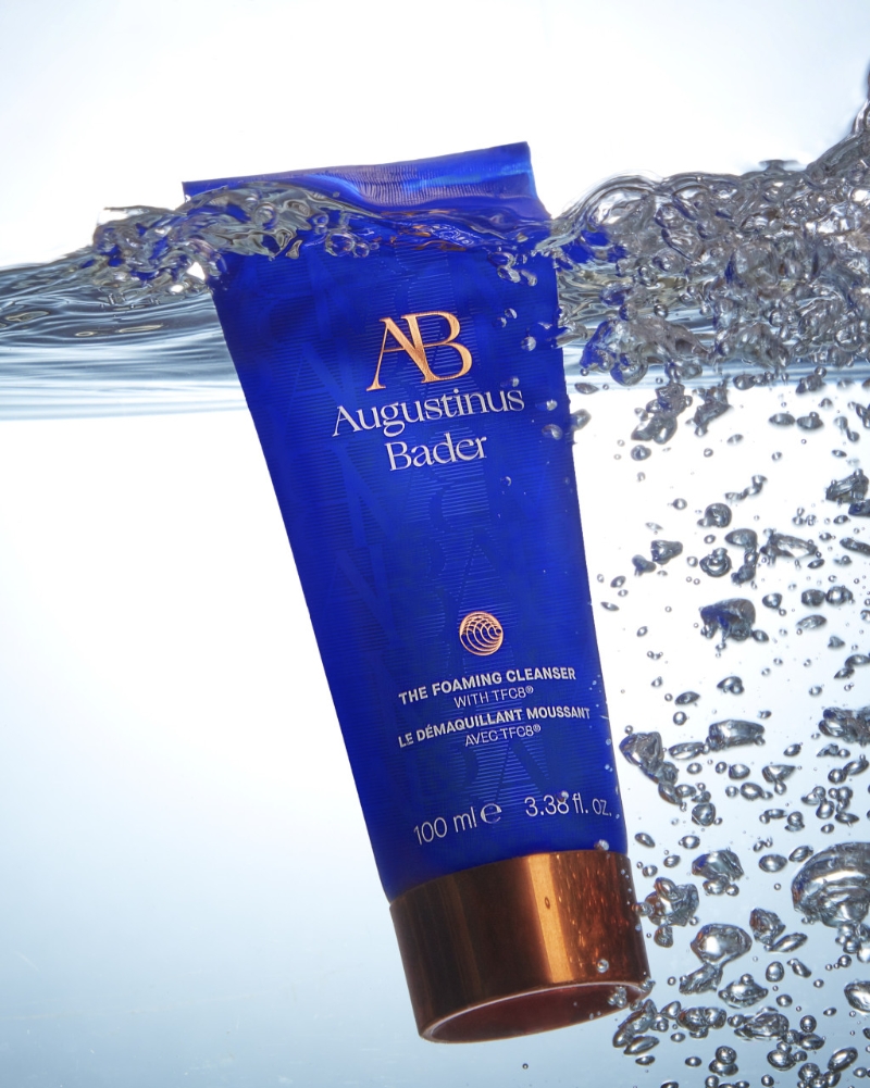 Augustinus Bader藍鉆豐盈潔面乳HK$545，含有蘭撒葉及歐列當萃取物，有助均勻膚色及去角質，當中維他命C就具滋潤及提亮功效。