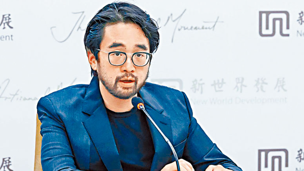 周大福鄭氏家族，向新創建提出全購，新世界藉此出售套現218億港元。