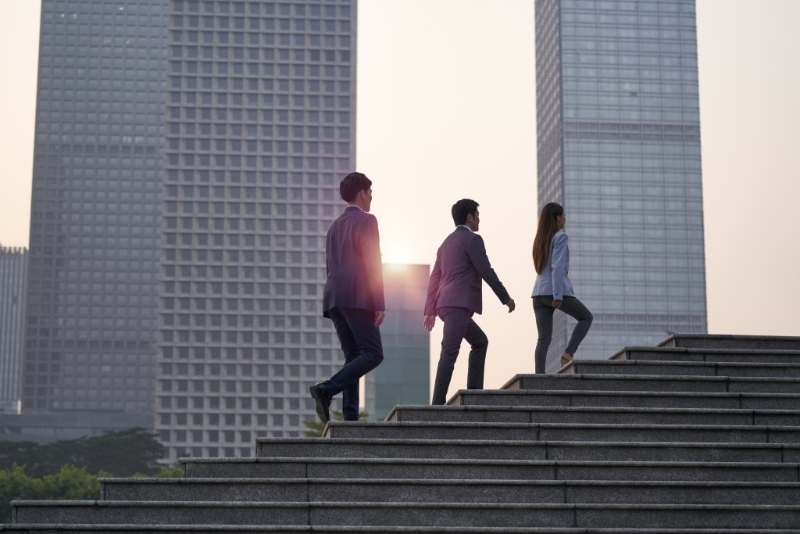今年首季薪酬最高的行業是基金／證券／期貨／投資行業，平均月薪達12,740元。
