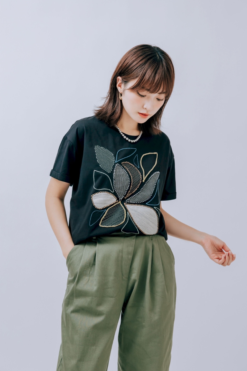 藤圖案T恤/$1，995/A。