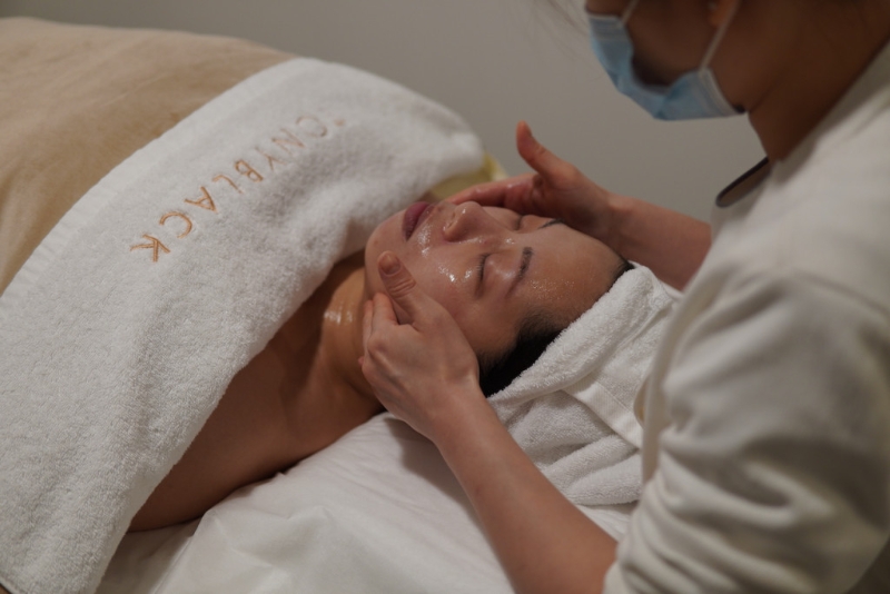 Tonyblack韓式美容護理中心by TONYMOLY韓式面部玉石按摩75分鐘及熱敷肩頸按摩30分鐘，原價$1,388、KKday優惠價$968