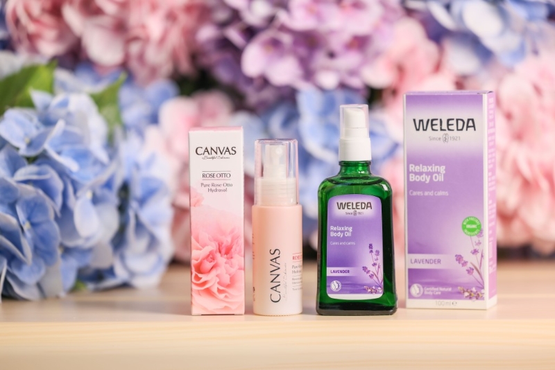 由即日至10月2日，The Point會員憑6,000積分及即日于Mikiki場內以電子貨幣消費滿$600，即可換領Canvas玫瑰保濕露水1支，又或憑8,000積分及即日以電子貨幣消費滿$800換領唯美達薰衣草放松潤膚油1支。 （M）