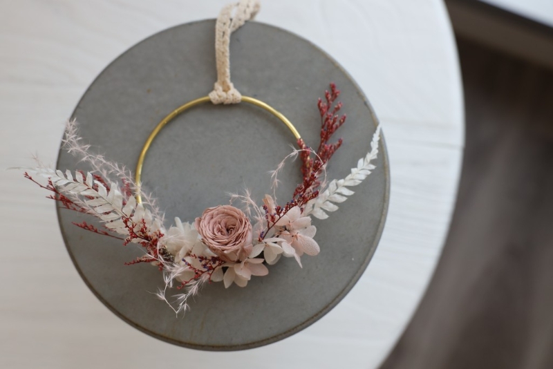 在黃埔天地消費滿$200或以上，可換領于9月23日至10月2日舉行的月滿中秋工作坊入場券1張，包括制作精致日式芒草花環（見圖）、韓式月見幸福松餅或越式水燈籠。 （W）