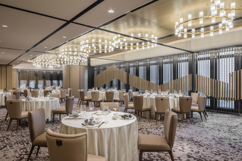 沙田帝逸酒店的逸軒日前聯乘日本佐賀縣的小松酒造，推出逸軒萬齡清酒晚宴及清酒師房菜。