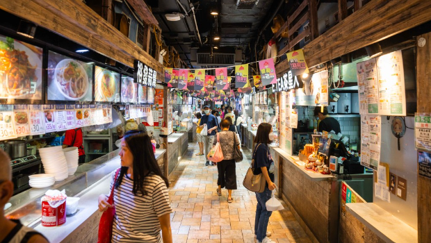 “香港街市”旗下部分街市小食街從9月25日至10月24日期間，晚上8時半后將設置“夜消MORE”時段。