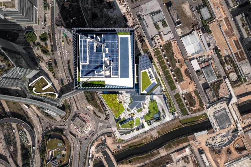 提供如空中花園、自動單車停車區等多種綠化設施，亦是寵物友善商場