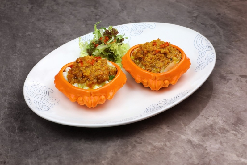 十里洋場嘗大閘蟹餐會員二人同行一人免費。