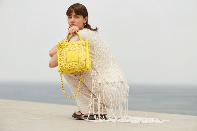 Atelier系列小型號Chain Quilt Bag、$2,380、LeSportsac。