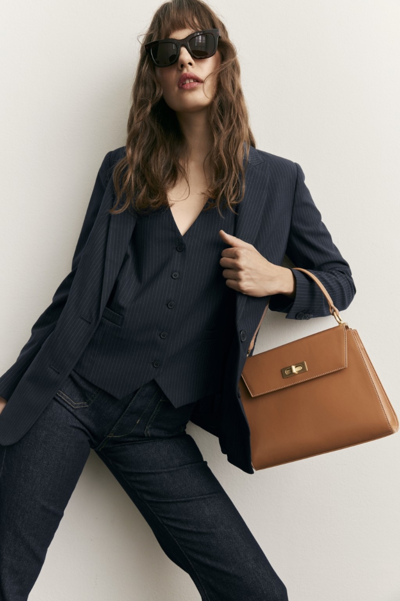 人造皮革頂部手柄手提袋、$499、Marks & Spencer，設計特色乃內設襯里及內側拉鏈口袋。