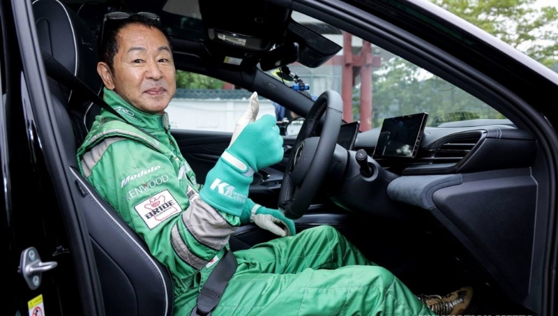 日本著名飄移車手土屋圭市。