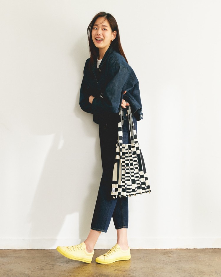 Pleatsmama黑白色格紋百褶單肩袋$899、Log-On，以指定信用卡單一簽帳滿$300或以上即享折扣。