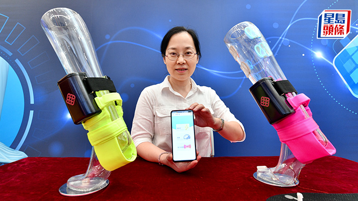 胡曉翎指“智云行健步儀”擬于明年商品化，團隊正優化設計，使設備更穩定、小巧及通過安全認證。 盧江球攝