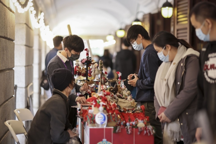 今年赤柱廣場一反傳統，以澳洲炎夏圣誕為主題。