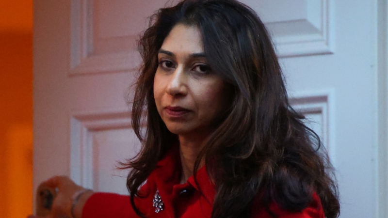 英國內政大臣柏斐文 (Suella Braverman) 被革除職務。(路透社)
