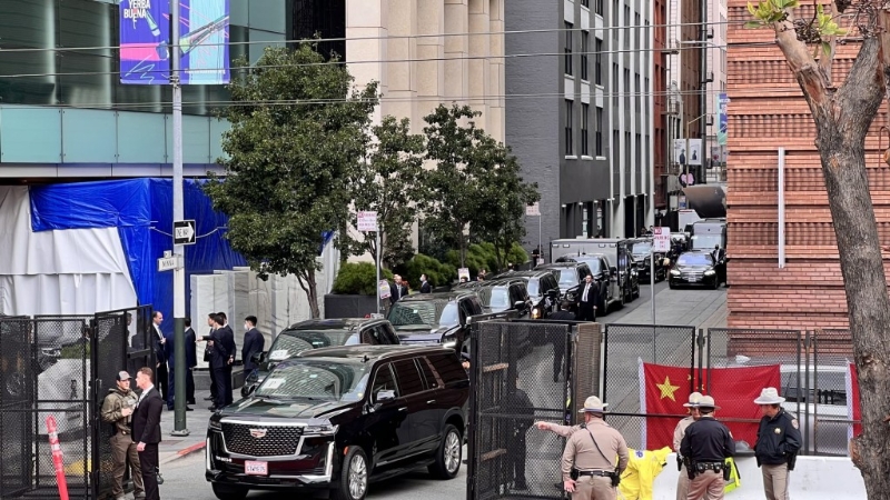 習近平車隊岀發 習近平車隊岀發