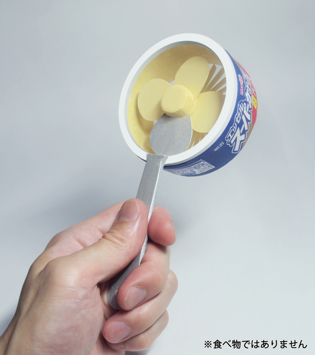 明治雪糕手提風扇單是拿上手就感覺透心涼。