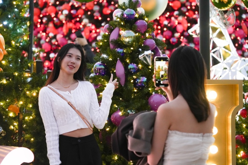 少女們拍照打卡少不了。