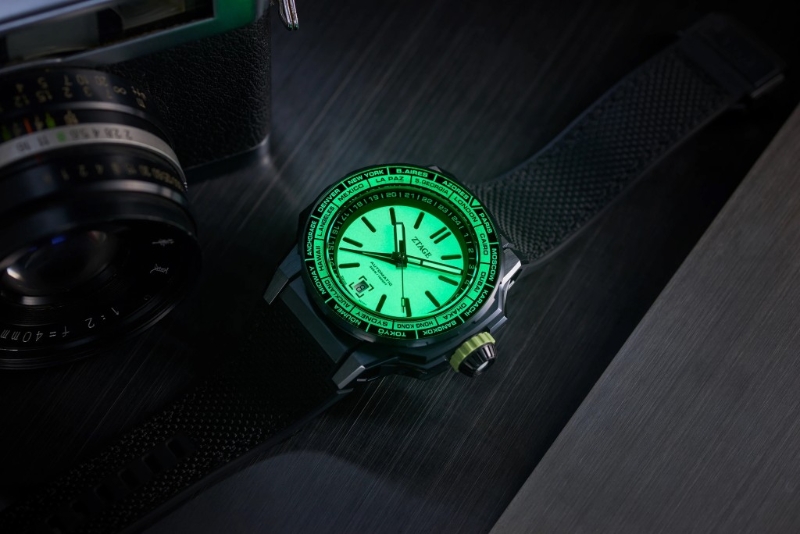 腕表在夜晚發光的效果，也真如北極光般吸引。