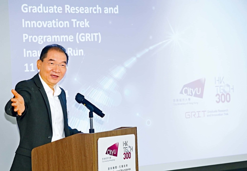 城大高級副校長（創新及企業）暨HK Tech 300執行委員會主席楊夢甦教授，感謝一眾來自不同界別的「商業領袖」，并寄語初創團隊享受往后的創業旅途。