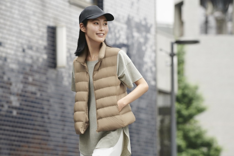 女裝超輕型羽絨背心、原價$399、感謝價$299、U。