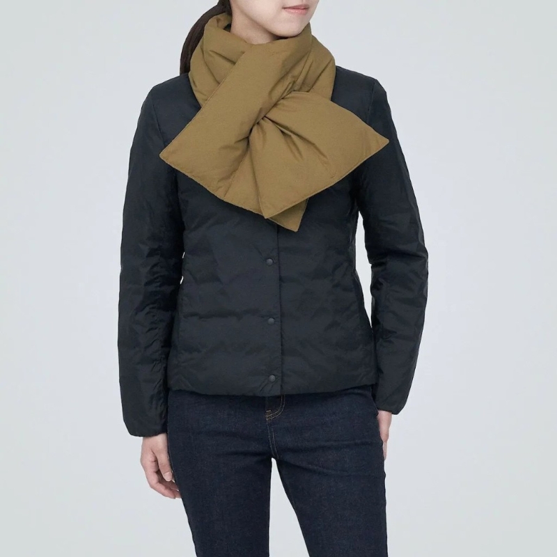 Muji再生聚酯纖維撥水加工水便攜式羽絨圍巾、原價$258、現售$232.2、M。