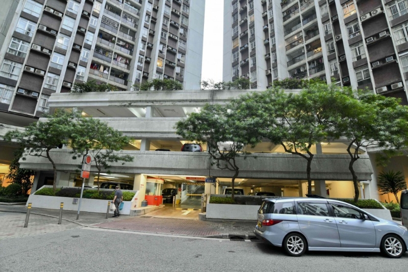 2020年，集團旗下的太古地產（1971）開始拆售太古城車位，至今年仍然繼續推售并提供折扣優惠，吸引投資者入市。 市場曾經估算，若果太古城全數4,500個車位均展開拆售，估計套現金額更將達90億至110億元。