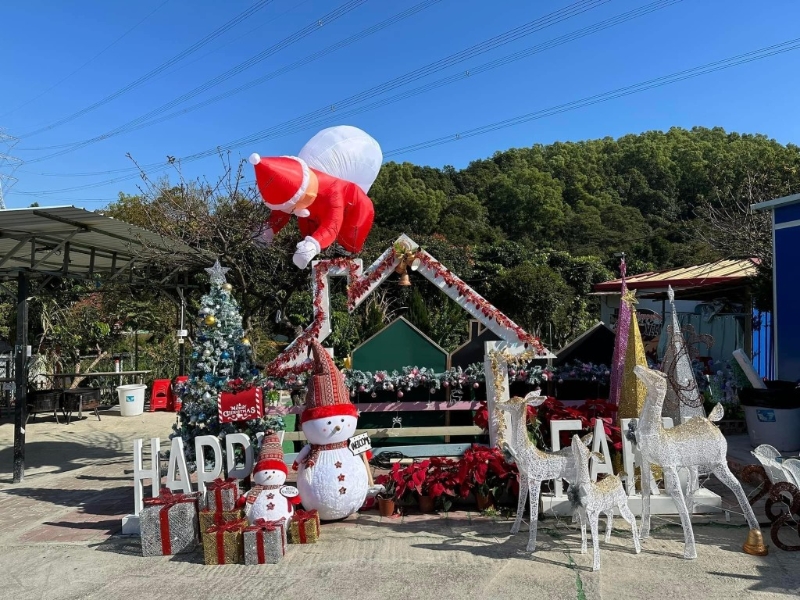 開心花園農莊另設任食燒烤、兒童游樂設施及特別圣誕活動，而燒烤免收入場費。 （H）