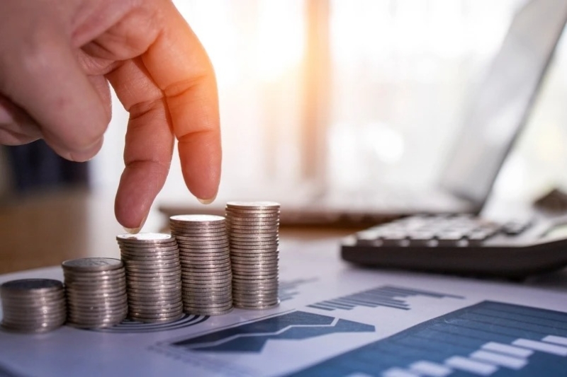 投資者尋找優質高息股時，除了查閱股息率外，亦要留意有否受特別息影響、派息比率如何及股價走勢，以避免墮入高息陷阱。