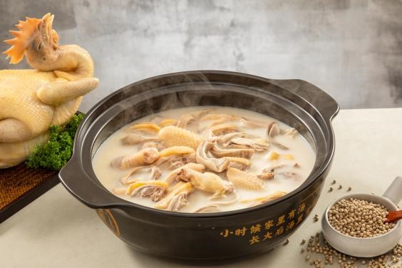 豬肚雞湯底帶濃濃的胡椒香味，濃而不油，非常鮮甜！