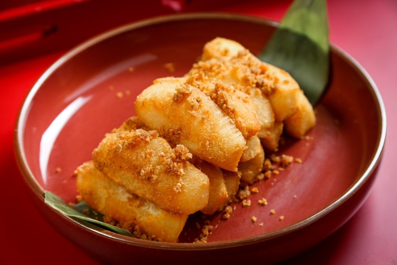 沙田18中菜新菜單——禮云子炒柚皮$298，師傅采用廣西柚皮，貪其厚身有嚼勁，炸香后加禮云子同炒，酥鬆香脆。