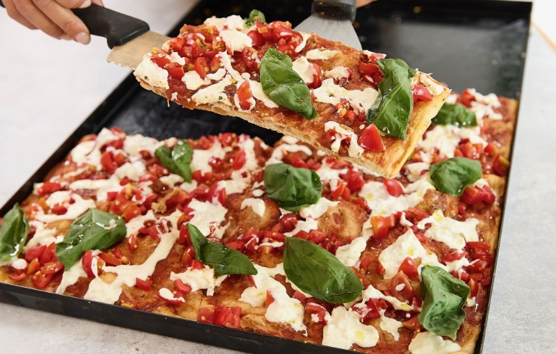 Italiana 100克$35，以番茄、水牛芝士、羅勒及特級初榨橄欖油制成經典的意式味道。