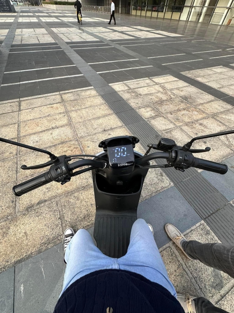 深圳租電動電單車不但租金便宜，而且非常方便。（圖片來源：Facebook@深圳大灣區國內吃喝玩樂開心分享區）