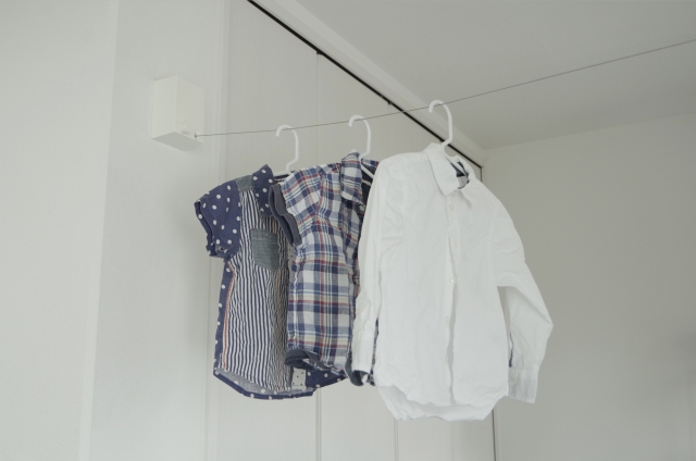 回南天又潮濕又天陰，衣服好難晾干。