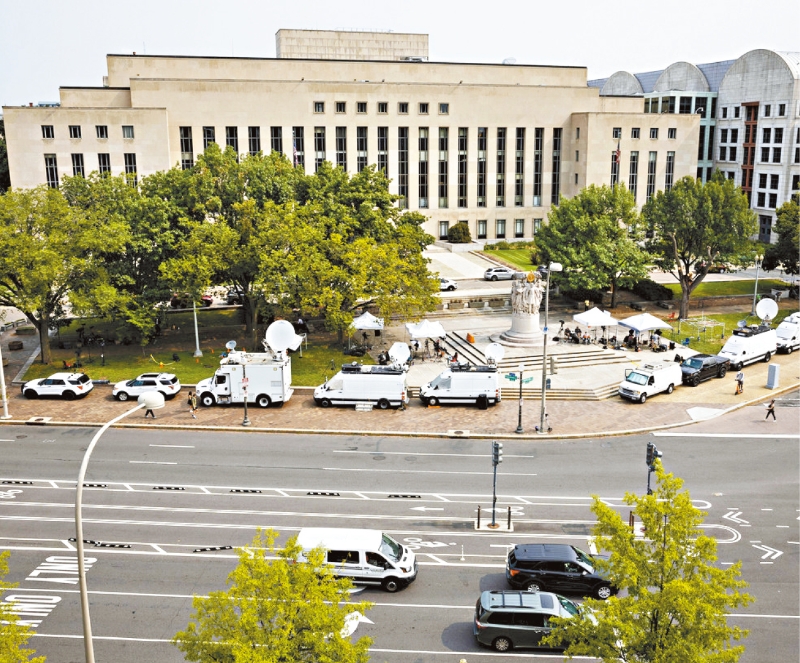 據不愿透露身分的知情人士表示，聯邦官員討論特朗普大選爭議案的保安措施，包括提早在2月于普雷蒂曼聯邦法院大樓外設置金屬圍欄，封鎖數個街區的行人路。 POLITICO圖片