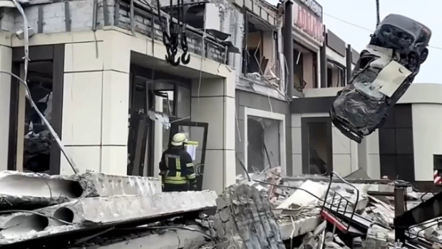 盧甘斯克一間面包店遭受炮擊。