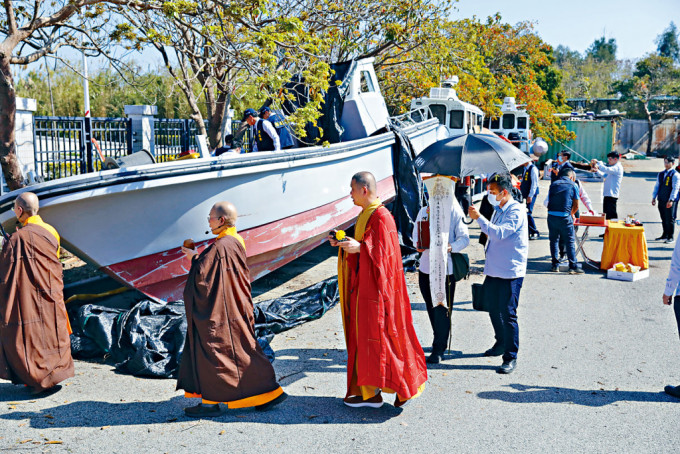 死者家屬昨日在金門舉行招魂儀式。