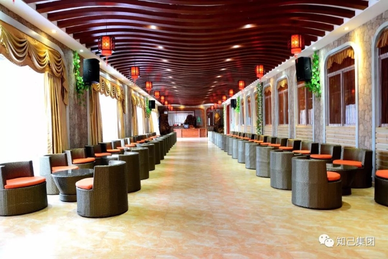 多功能休閑唱聊區。