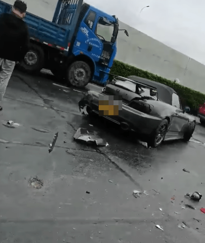 辣跑在廣臺高速公路發生意外。