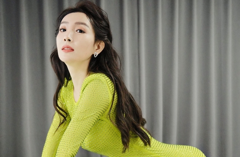 女主持人直播“疑泄露點圖” 女主持人直播“疑泄露點圖”