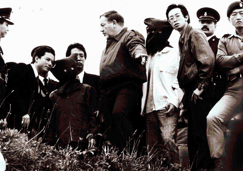 兇手被帶到案發地案件重演2